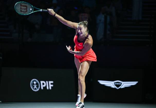 WTA, Tennis Damen Finals 2025 - Day Two RIYADH, SAUDI ARABIA NOVEMBER 2, 2025: Aryna Sabalenka plays against Jasmine Paolini of Italy, during their group-stage match on Day 2 of the 2025 WTA Finals at King Saud University Indoor Arena in Riyadh, Saudi Arabia, on November 2, 2025. Riyadh Saudi Arabia  Copyright: xSTRx originalFilename:str-wtafinal251102_npKGd.jpg