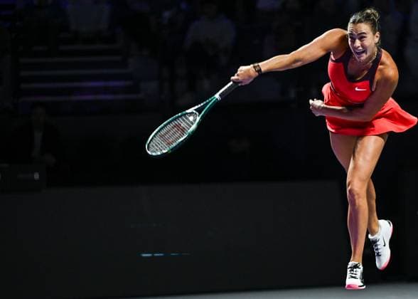 WTA, Tennis Damen Finals 2025 - Day Two RIYADH, SAUDI ARABIA NOVEMBER 2, 2025: Aryna Sabalenka plays against Jasmine Paolini of Italy, during their group-stage match on Day 2 of the 2025 WTA Finals at King Saud University Indoor Arena in Riyadh, Saudi Arabia, on November 2, 2025. Riyadh Saudi Arabia  Copyright: xSTRx originalFilename:str-wtafinal251102_npj8e.jpg