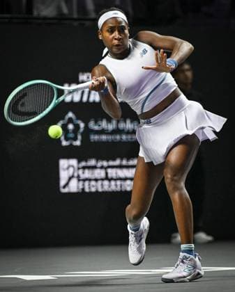 WTA, Tennis Damen Finals 2025 - Day Two RIYADH, SAUDI ARABIA NOVEMBER 2, 2025: Coco Gauff of the United States plays against compatriot Jessica Pegula during their group-stage match on Day 2 of the 2025 WTA Finals at King Saud University Indoor Arena in Riyadh, Saudi Arabia, on November 2, 2025. Riyadh Saudi Arabia  Copyright: xSTRx originalFilename:str-wtafinal251102_npklp.jpg
