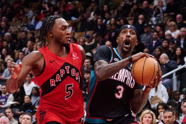 November 2, 2025, Toronto, On, Canada: Memphis Grizzlies Kentavious Caldwell-Pope (3) drives past Toronto Raptors Immanuel Quickley (5) during second half NBA, Basketball Herren, USA basketball action in Toronto, on Sunday, Nov. 2, 2025. Canada News - November 2, 2025 - ZUMAc35_ 20251102_zaf_c35_246 Copyright: xSammyxKoganx