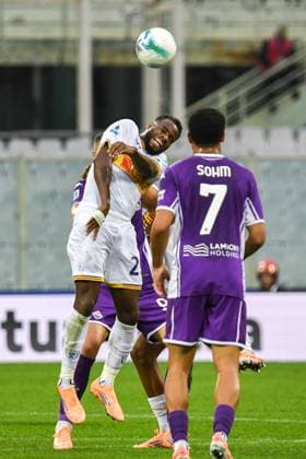 CALCIO - Serie A - ACF Fiorentina vs US Lecce header of Lassana Coulibaly (Lecce) during ACF Fiorentina vs US Lecce, Italian soccer Serie A match in Florence, Italy, November 02 2025 Florence Italy  Copyright: xIPAxSport ABACAx