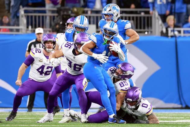 Chicago Bears vs Detroit Lions DETROIT,MICHIGAN-November2: Wide receiver Kalif Raymond (11) of the Detroit Lions is tackled by running back Zavier Scott (36) of the Minnesota Vikings, tight end Ben Yurosek (85) of the Minnesota Vikings, and linebacker Ivan Pace Jr. (0) of the Minnesota Vikings during an NFL, American Football Herren, USA football game between the Minnesota Vikings and the Detroit Lions in Detroit, Michigan USA, on Sunday, November 2, 2025. Detroit Michigan United States  Copyright: xAmyxLemusx originalFilename:lemus-chicagob251102_npVKq.jpg