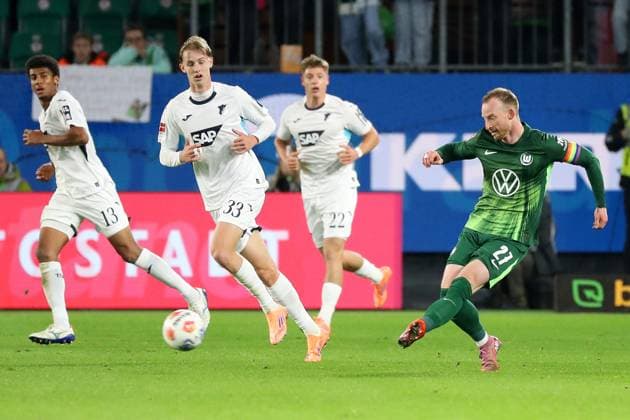VfL vs Hoffebheim, 1 BL Wolfsburg, 02 11 2025, FOOTBALL VfL Wolfsburg vs TSG 1899 Hoffenheim, 1 BL, Season 2025 26 Bernardo Hoffenheim , Max Moerstedt Hoffenheim , Alexander Prass Hoffenheim , Maximilian Arnold VfL Wolfsburg Wolfsburg
