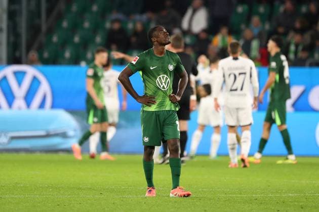 VfL vs Hoffebheim, 1 BL Wolfsburg, 02 11 2025, FOOTBALL VfL Wolfsburg vs TSG 1899 Hoffenheim, 1 BL, Season 2025 26 End of match, Saël Kumbedi VfL Wolfsburg Wolfsburg