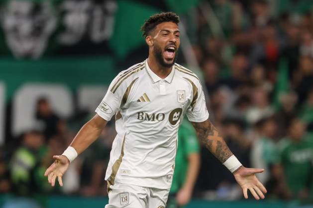 AUSTIN, TX - NOVEMBER 02: Forward Denis Bouanga 99 of Los Angeles FC screams to celebrate Los Angeles FC™s second goal during the MLS, Fussball Herren, USA playoff match between Austin FC and Los Angeles FC on November 2, 2025, at Q2 Stadium in Austin, TX. (Photo by David Buono Icon Sportswire) SOCCER: NOV 02 MLS Cup Playoffs Austin FC vs LAFC EDITORIAL USE ONLY Icon251102015