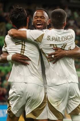AUSTIN, TX - NOVEMBER 02: Forward Jeremy Ebobisse 17 of Los Angeles FC, forward Son Heung-Min 7 of Los Angeles FC and defender Sergi Palencia 14 of Los Angeles FC celebrate a late fourth goal during the MLS, Fussball Herren, USA playoff match between Austin FC and Los Angeles FC on November 2, 2025, at Q2 Stadium in Austin, TX. (Photo by David Buono Icon Sportswire) SOCCER: NOV 02 MLS Cup Playoffs Austin FC vs LAFC EDITORIAL USE ONLY Icon251102039