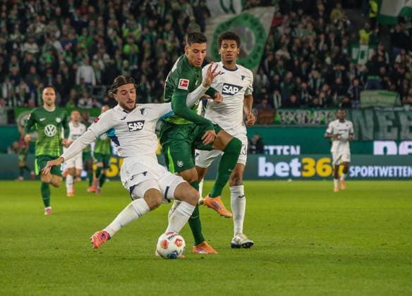Germany Bundesliga 2025 26, 9 Matchday VfL Wolfsburg vs TSG Hoffenheim Volkswagen Arena Wolfsburg Bernardo TSG Hoffenheim, 13 Leon Avdullahu TSG Hoffenheim, 7 Adam Daghim VfL Wolfsburg, 11 Copyright: xAymanxAlahmedx