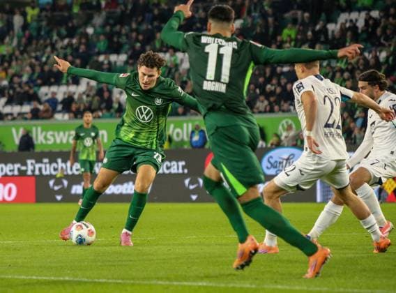 Germany Bundesliga 2025 26, 9 Matchday VfL Wolfsburg vs TSG Hoffenheim Volkswagen Arena Wolfsburg Adam Daghim VfL Wolfsburg, 11 Alexander Prass TSG Hoffenheim, 22 Jonas Wind VfL Wolfsburg, 23 Copyright: xAymanxAlahmedx