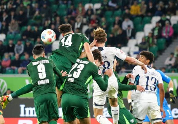 Germany Bundesliga 2025 26, 9 Matchday VfL Wolfsburg vs TSG Hoffenheim Volkswagen Arena Wolfsburg Jenson Seelt VfL Wolfsburg, 14 Jonas Wind VfL Wolfsburg, 23 Mohamed Amoura VfL Wolfsburg, 9 Bernardo TSG Hoffenheim, 13 Copyright: xAymanxAlahmedx
