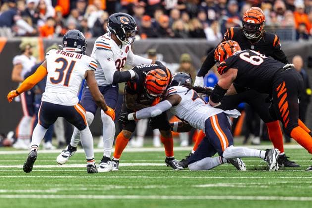 November 02, 2025: Cincinnati Bengals running back Chase Brown (30) runs with the ball as Chicago Bears defensive lineman Montez Sweat (98) and Chicago Bears linebacker Tremaine Edmunds (49) pursue during NFL, American Football Herren, USA game action at Paycor Stadium in Cincinnati, Ohio. CSM Cincinnati United States of America - ZUMAc04_ 20251102_zma_c04_368 Copyright: xJohnxMersitsx