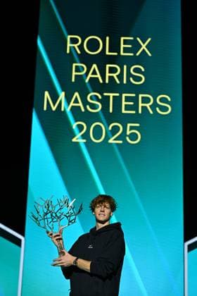 2025 Rolex Paris Masters Final - Paris Jannik Sinner (ITA) with the trophy wins the 2025 Rolex Paris Masters at the La Defense Arena in Paris, FRANCE, on November 2, 2025. Photo by Corinne Dubreuil ABACAPRESS.COM Paris France  Copyright: xDubreuilxCorinne ABACAx
