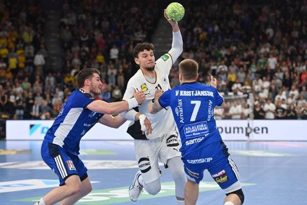 Marco GRGIC GER ,Goal throw,Action handball international Germany GER Iceland ISL 29 31 on 02 11 2025 SAP GARDEN