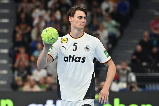 Miro SCHLUROFF (GER), Aktion,Einzelbild,angeschnittenes Einzelmotiv,Halbfigur,halbe Figur. Handball Laenderspiel Deutschland (GER) - Island (ISL) 29-31 am 02.11.2025 SAP GARDEN *** Miro SCHLUROFF GER , action,single picture,cropped single motif,half figure,half figure handball international Germany GER Iceland ISL 29 31 on 02 11 2025 SAP GARDEN