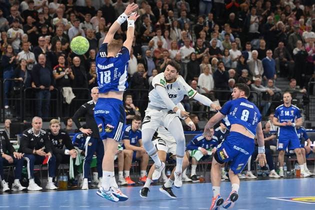 Marco GRGIC GER ,Goal throw,Action handball international Germany GER Iceland ISL 29 31 on 02 11 2025 SAP GARDEN