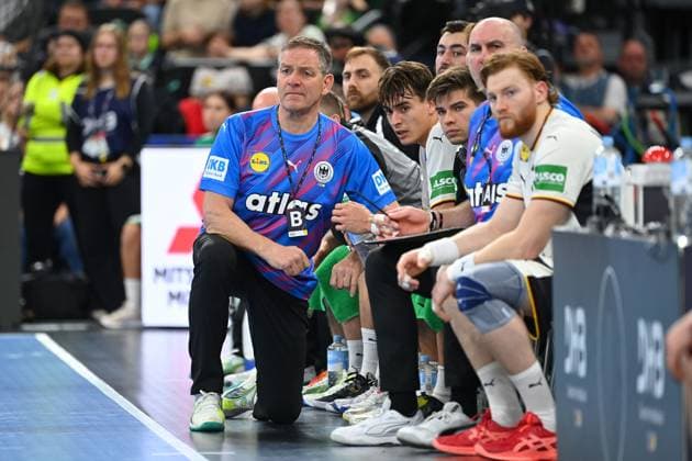 Coach Alfred GISLASON GER , with players, handball international Germany GER Iceland ISL 29 31 on 02 11 2025 SAP GARDEN