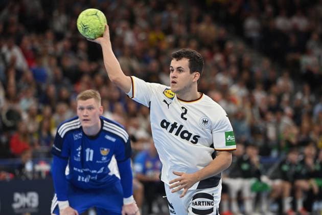 Tim FREIHOEFER GER , action,single image,cropped single motif,half figure,half figure handball international Germany GER Iceland ISL 29 31 on 02 11 2025 SAP GARDEN