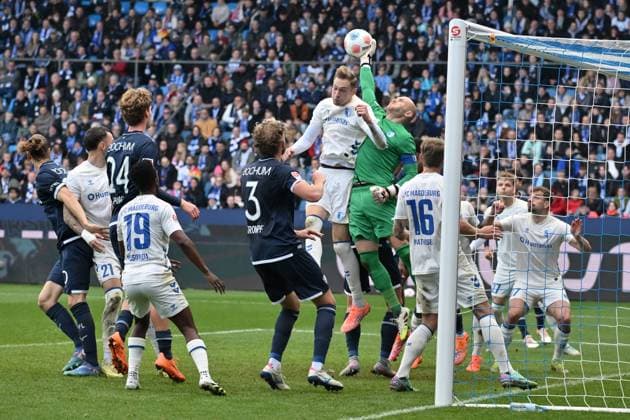Goalkeeper Dominik Reimann 1 FC Magdeburg , mi , in action 02 11 2025, Soccer 2 Bundesliga, Season 2025 2026, 11 Matchday, VfL Bochum 1 FC Magdeburg 2 0 DFL regulations prohibit any use of photographs as image sequences and or quasi video Bochum Vonovia Ruhrstadion Nordrhein Westfalen Germany Team2