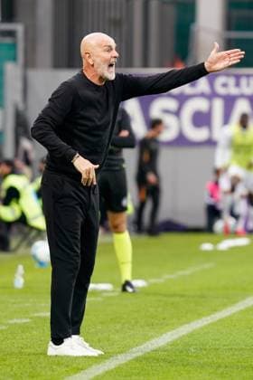 Fiorentina™s head coach Stefano Pioli gestures during the Serie A soccer match between Fiorentina and Lecce at the Artemio Franchi stadium in Florence, center of Italy - Sunday, November 02, 2025. - Soccer  Copyright: xMarcoxBucco LaxPressex