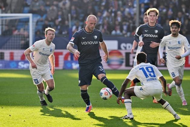 Connor Krempicki 1 FC Magdeburg , Philipp Hofmann VfL Bochum , Lubambo Musonda 1 FC Magdeburg , v li 02 11 2025, Fußball 2 Bundesliga, Saison 2025 2026, 11 Spieltag, VfL Bochum 1 FC Magdeburg 2 0 DFL regulations prohibit any use of photographs as image sequences and or quasi video Bochum Vonovia Ruhrstadion Nordrhein Westfalen Germany Team2