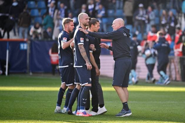 Coach Uwe Rösler VfL Bochum , re , after the match with Philipp Hofmann VfL Bochum 02 11 2025, Soccer 2 Bundesliga, Season 2025 2026, Matchday 11, VfL Bochum 1 FC Magdeburg 2 0 DFL regulations prohibit any use of photographs as image sequences and or quasi video Bochum Vonovia Ruhrstadion Nordrhein Westfalen Germany Team2