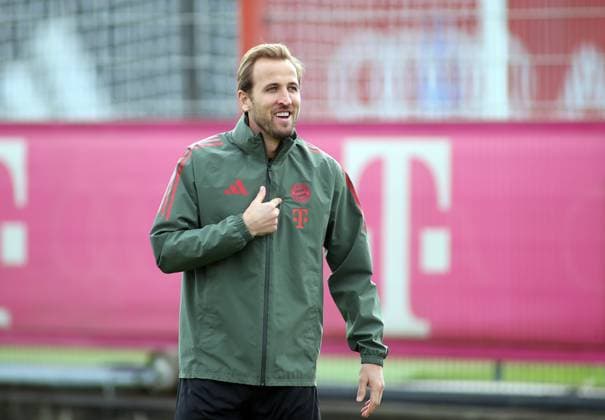 Football, Men, Champions League, Season 2025 2026, FC Bayern Munich, Final training Harry Kane FC Bayern Munich points to himself ,I , asking