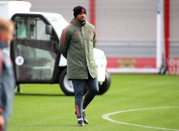 Football, Men, Champions League, Season 2025 2026, FC Bayern Munich, Final training session Vincent Kompany, Coach FC Bayern Munich walks across the training pitch