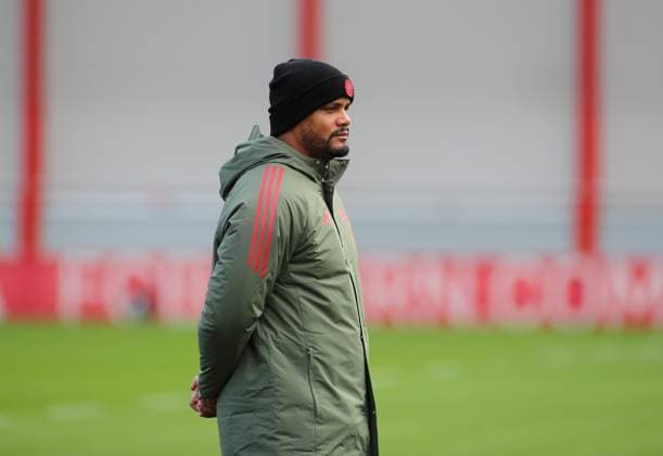 Football, Men, Champions League, Season 2025 2026, FC Bayern Munich, Final training Vincent Kompany, Coach FC Bayern Munich standing, head, upper body, sideways