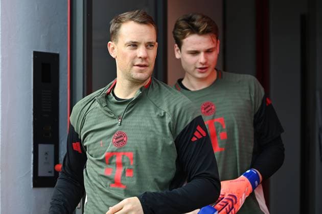 Manuel NEW goalkeeper Bayern Muenchen , hi goalkeeper Jonas URBIG Bayern Muenchen final training on 03 11 2025 Soccer Champions League,season 2025 26 Paris Saint Germain FC Bayern Muenchen