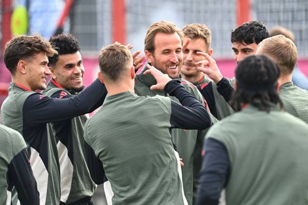 Best mood Bayern players joke with Harry KANE Bayern Muenchen final training on 03 11 2025 Football Champions League,Season 2025 26 Paris Saint Germain FC Bayern Muenchen