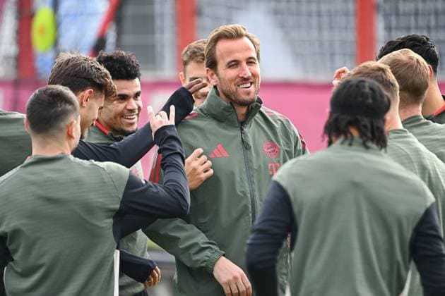 Best mood Bayern players joke with Harry KANE Bayern Muenchen final training on 03 11 2025 Football Champions League,Season 2025 26 Paris Saint Germain FC Bayern Muenchen