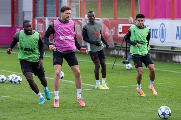 Dayot Upamecano FC Bayern Muenchen, 02 with Leon Goretzka FC Bayern Muenchen, 08 and Nicolas Jackson FC Bayern Muenchen, 11 , with Luis Diaz FC Bayern Muenchen, 14 , GER, Final training, FC Bayern Muenchen, Football, UEFA Champions League, League phase, Matchday 4, 2025 2026 season, 03 11 2025, GER, Final training, FC Bayern Muenchen, Football, UEFA Champions League, League phase, Matchday 4, 2025 2026 season, 03 11 2025 Muenchen Copyright: xEibner-Pressefoto JennixMaulx EP_JML