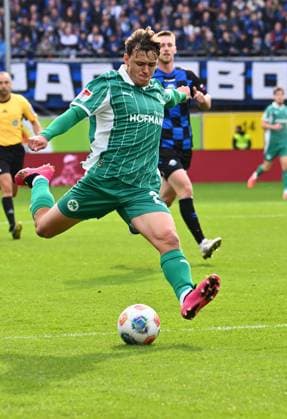 02 11 2025 Soccer Season 2025 2026 2 Soccer Bundesliga 11 Matchday SC Paderborn 07 SCP SpVgg Greuther Fürth SGF Kleeblatt Sportfoto Zink xwoxzix DFL regulations prohibit any use of photographs as image sequences and or quasi video only for editorial use Lukas Reich 2, SpVgg Greuther Fürth