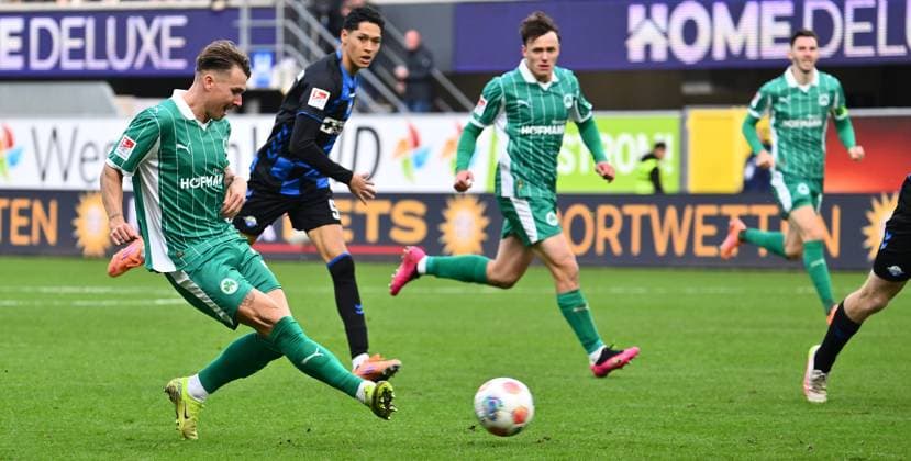02 11 2025 Soccer Season 2025 2026 2 Soccer Bundesliga 11 Matchday SC Paderborn 07 SCP SpVgg Greuther Fürth SGF Kleeblatt Sportfoto Zink xwoxzix DFL regulations prohibit any use of photographs as image sequences and or quasi video only for editorial use Felix Klaus 30, SpVgg Greuther Fürth