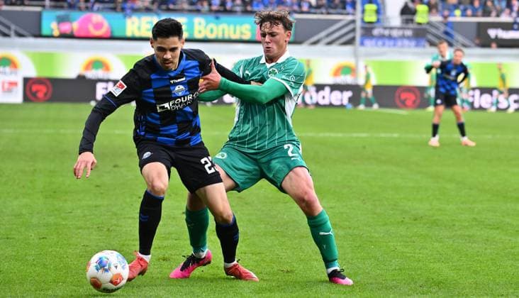 02 11 2025 Soccer Season 2025 2026 2 Soccer Bundesliga 11 Matchday SC Paderborn 07 SCP SpVgg Greuther Fürth SGF Kleeblatt Sportfoto Zink xwoxzix DFL regulations prohibit any use of photographs as image sequences and or quasi video only for editorial use Raphael Obermair 23, SC Paderborn 07 Lukas Reich 2, SpVgg Greuther Fürth