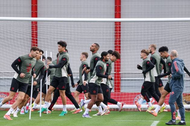Leon Goretzka FC Bayern Muenchen, 08 with Minjae Kim FC Bayern Muenchen, 03 and Serge Gnabry FC Bayern Muenchen, 07 with Jonathan Tah FC Bayern Muenchen, 04 and Lennart Karl FC Bayern Muenchen, 42 , with Luis Diaz FC Bayern Muenchen, 14 and Joshua Kimmich FC Bayern Muenchen, 06 , with Konrad Laimer FC Bayern Muenchen, 27 and Hiroki Ito FC Bayern Muenchen, 21 , GER, Final training, FC Bayern Muenchen, Football, UEFA Champions League, League phase, Matchday 4, 2025 2026 season, 03 11 2025, GER, Final training, FC Bayern Muenchen, Football, UEFA Champions League, League phase, Matchday 4, 2025 2026 season, 03 11 2025 Muenchen Copyright: xEibner-Pressefoto JennixMaulx EP_JML