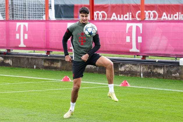 Aleksandar Pavlovic FC Bayern Muenchen, 45 with ball, GER, Final training, FC Bayern Muenchen, Football, UEFA Champions League, League phase, Matchday 4, 2025 2026 season, 03 11 2025, GER, Final training, FC Bayern Muenchen, Football, UEFA Champions League, League phase, Matchday 4, 2025 2026 season, 03 11 2025 Muenchen Copyright: xEibner-Pressefoto JennixMaulx EP_JML