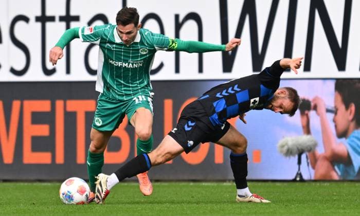 02 11 2025 Soccer Season 2025 2026 2 Soccer Bundesliga 11 Matchday SC Paderborn 07 SCP SpVgg Greuther Fürth SGF Kleeblatt Sportfoto Zink xwoxzix DFL regulations prohibit any use of photographs as image sequences and or quasi video only for editorial use Branimir Hrgota 10, SpVgg Greuther Fürth Sebastian Klaas 26, SC Paderborn 07