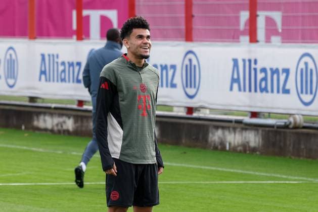 Luis Diaz FC Bayern Muenchen, 14 , GER, Final training, FC Bayern Muenchen, Football, UEFA Champions League, League phase, Matchday 4, 2025 2026 season, 03 11 2025, GER, Final training, FC Bayern Muenchen, Football, UEFA Champions League, League phase, Matchday 4, 2025 2026 season, 03 11 2025 Muenchen Copyright: xEibner-Pressefoto JennixMaulx EP_JML