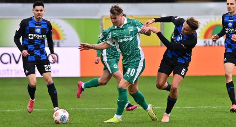 02 11 2025 Soccer Season 2025 2026 2 Soccer Bundesliga 11 Matchday SC Paderborn 07 SCP SpVgg Greuther Fürth SGF Kleeblatt Sportfoto Zink xwoxzix DFL regulations prohibit any use of photographs as image sequences and or quasi video only for editorial use Felix Klaus 30, SpVgg Greuther Fürth Luis Engelns 6, SC Paderborn 07