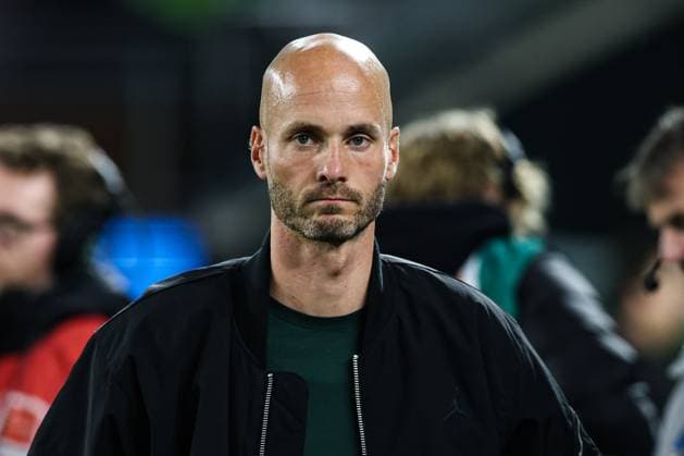Coach Paul Simonis VfL Wolfsburg 1 Soccer Bundesliga Season 2025 2026 VfL Wolfsburg vs TSG Hoffenheim at the Volkswagen Arena in Wolfsburg Soccer,Germany,Man,Men,02 11 2025