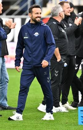 02 11 2025 Soccer Season 2025 2026 2 Soccer Bundesliga 11 Matchday SC Paderborn 07 SCP SpVgg Greuther Fürth SGF Kleeblatt Sportfoto Zink xwoxzix DFL regulations prohibit any use of photographs as image sequences and or quasi video only for editorial use Ralf Kettemann Trainer SC Paderborn 07 happy Jubel Freude nach Spielende
