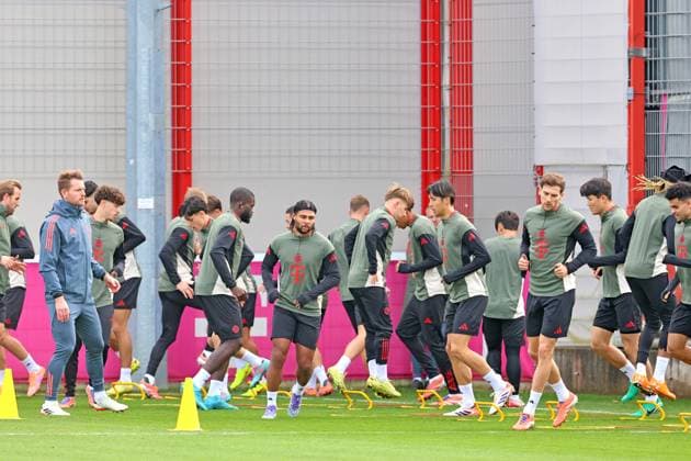 21 Hiroki Ito 6 v r , 8 Leon Goretzka, 7 Serge Gnabry, 2 Dayot Upamecano, and colleagues, warm-up, team, football final training UEFA Champions League match Paris Saint Germain vs FC Bayern Munich 03 11 2025 Training ground, Säbenerstr PHOTO Mladen Lackovic LakoPress