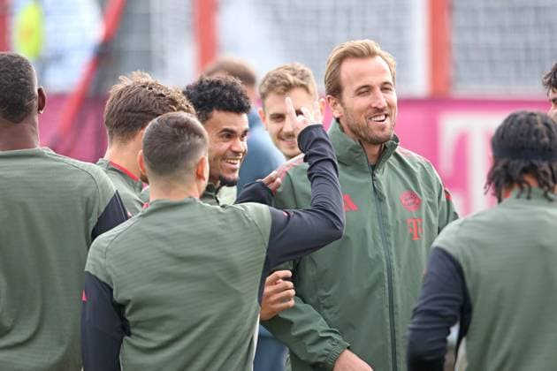 9 Harry Kane, colleagues, 14 Luis Diaz, 44 Josip Stanisic, and Co , are in a good mood, Portraet, Portrait, Football final training UEFA Champions League match Paris Saint Germain vs FC Bayern München 03 11 2025 Training ground, Säbenerstr PHOTO Mladen Lackovic LakoPress