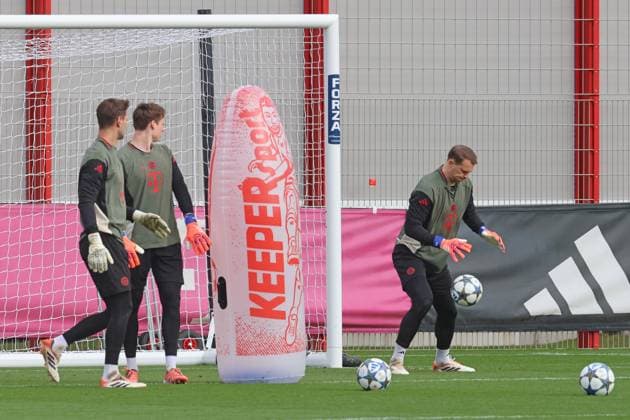 Goalkeepers f l 26 Sven Ulreich, 40 Jonas Urbig, 1 Manuel Neuer, Goalkeeper training, Football final training UEFA Champions League match Paris Saint Germain vs FC Bayern Munich 03 11 2025 Training ground, Säbenerstr PHOTO Mladen Lackovic LakoPress