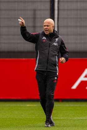 Football - UEFA Champions League - Liverpool FC v Real Madrid CF - MD-1 LIVERPOOL, ENGLAND - Monday, November 3, 2025: Liverpool s head coach Arne Slot during a training session at the AXA Training Centre ahead of the UEFA Champions League match between Liverpool FC and Real Madrid CF. (Photo by David Rawcliffe Propaganda) LIVERPOOL AXA Training Centre MERSEYSIDE ENGLAND  Copyright: xDavidxRawcliffex P2025-11-03-Liverpool_Real_Madrid_MD-1-5