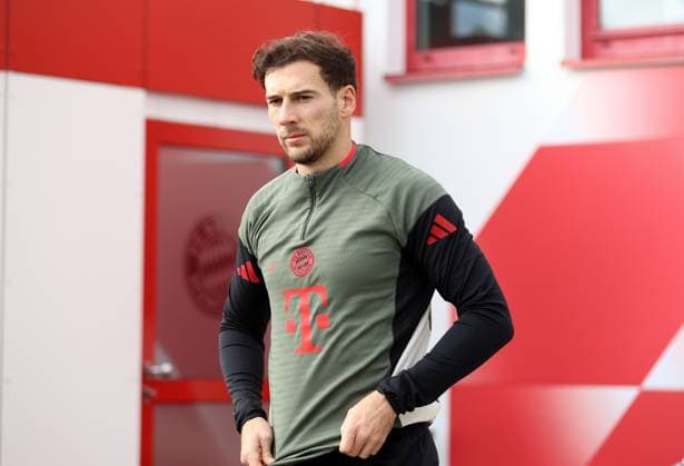 Football, Men, Champions League, Season 2025 2026, FC Bayern Munich, Final training Leon Goretzka FC Bayern Munich on the way to the training ground, Head, Upper body