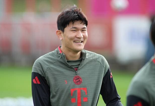 football, men, Champions League, season 2025 2026, FC Bayern Munich, final training Min jae Kim FC Bayern Munich head, upper body, smiling, smiling
