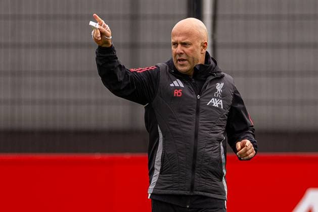 Football - UEFA Champions League - Liverpool FC v Real Madrid CF - MD-1 LIVERPOOL, ENGLAND - Monday, November 3, 2025: Liverpool s head coach Arne Slot during a training session at the AXA Training Centre ahead of the UEFA Champions League match between Liverpool FC and Real Madrid CF. (Photo by David Rawcliffe Propaganda) LIVERPOOL AXA Training Centre MERSEYSIDE ENGLAND  Copyright: xDavidxRawcliffex P2025-11-03-Liverpool_Real_Madrid_MD-1-36