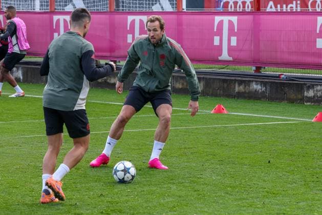 Harry Kane FC Bayern Muenchen, 09 with Raphael Guerreiro FC Bayern Muenchen, 22 , GER, Final training, FC Bayern Muenchen, Football, UEFA Champions League, League phase, Matchday 4, 2025 2026 season, 03 11 2025, GER, Final training, FC Bayern Muenchen, Football, UEFA Champions League, League phase, Matchday 4, 2025 2026 season, 03 11 2025 Muenchen Copyright: xEibner-Pressefoto JennixMaulx EP_JML