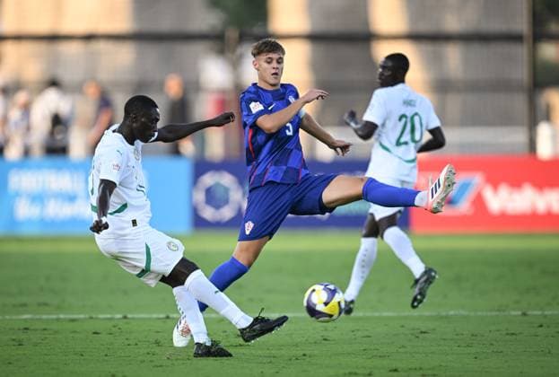 Football, Juniors U 17 World Cup 2025 Preliminary Round 03 11 2025 Group C Senegal Croatia Karlo Pajsar re, Croatia v Victor Mendy re, Senegal